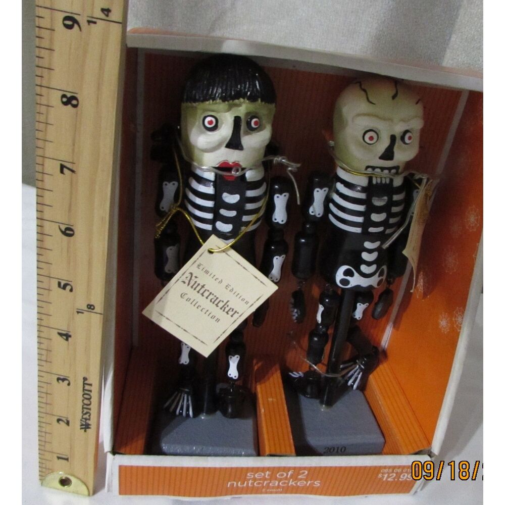 Pair of 2 skeleton nutcrackers Halloween boy girl 2010 new in box black white - Picture 6 of 6